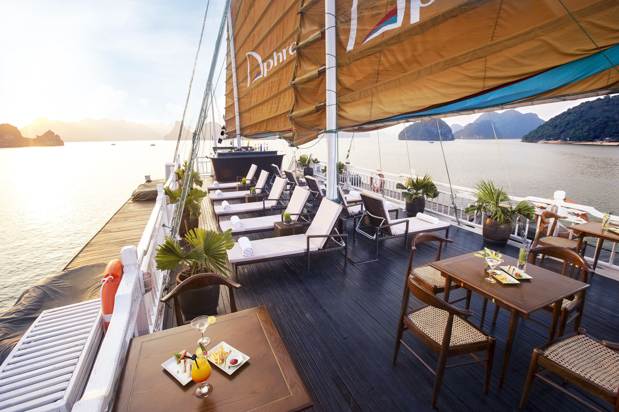Aphrodite Cruise Ha Long Exterior photo